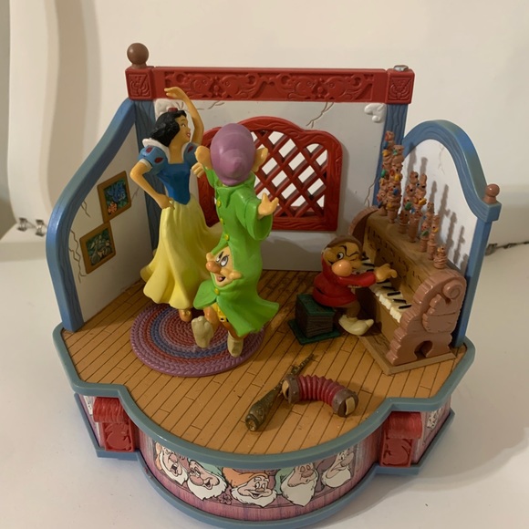 Vintage Disney Enesco Snow White Music Box - Picture 1 of 12